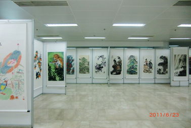 展覽展示服務(wù)全攻略 從掛畫(huà)展板到專業(yè)展柜租賃